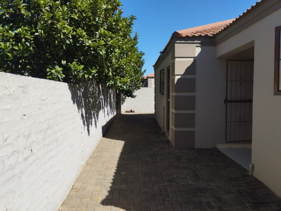 2 Bedroom Property for Sale in Langenhovenpark Free State